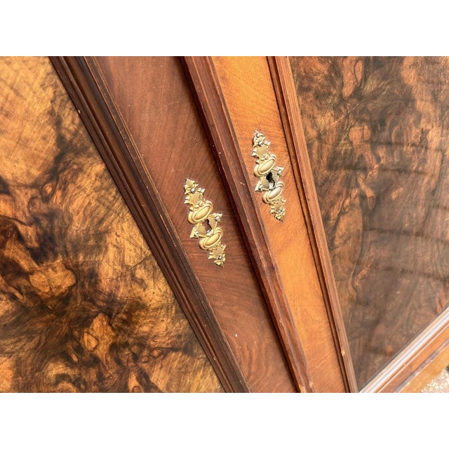 Brown Bookcase in Walnut with Shelves For Sale - Image 8 of 16