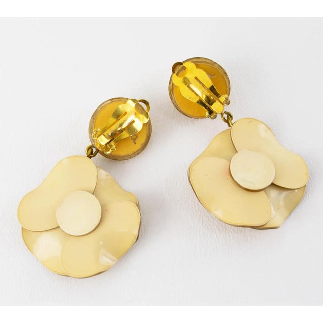 Cilea Paris Dangle Resin Clip Earrings Pale Yellow Poppy Flower For Sale - Image 4 of 9
