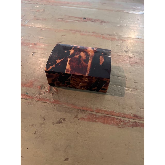 Chocolate Vintage Handmade Tortoiseshell-Style Veneer & Wood Keepsake Box For Sale - Image 8 of 12