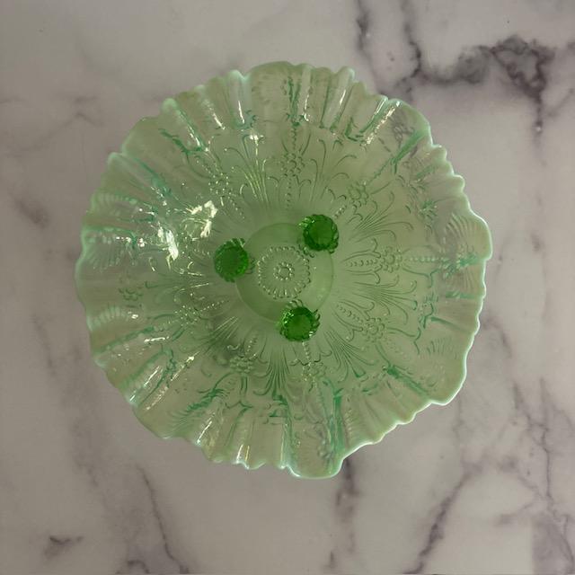 Victorian Antique Northwood Daisy Pearl Green Opalescent Vaseline Ruffled Bowl For Sale - Image 3 of 3