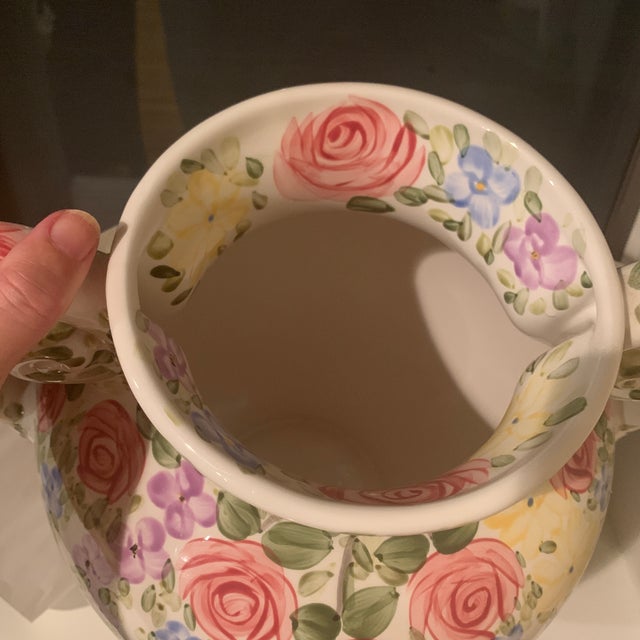 1980s Tabletops Unlimited English Garden by Don Swanson Hand Painted Double Handle Vase For Sale - Image 10 of 12