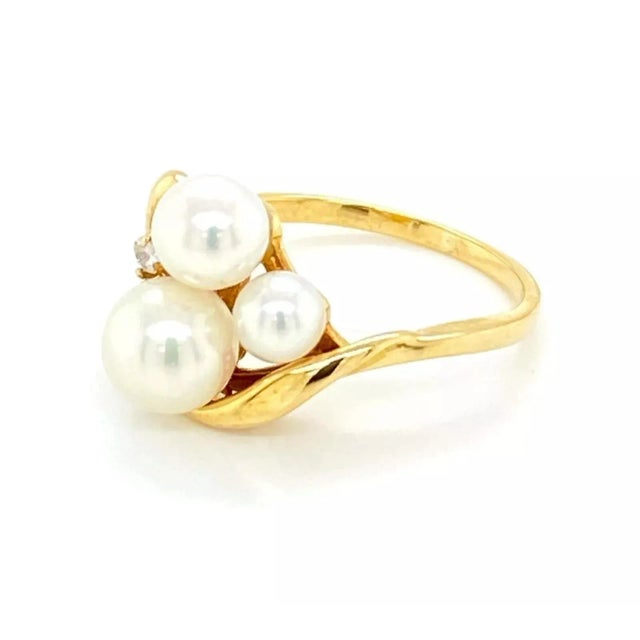 Contemporary Mikimoto Akoya Pearls Diamond 18k Yellow Gold Ring For Sale - Image 3 of 7