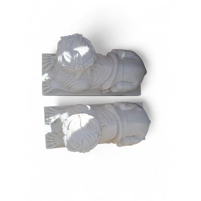 1970s Egyptian Sphinx Sculptures in White Marble, Italy, 20th Century, Set of 2 For Sale - Image 5 of 10