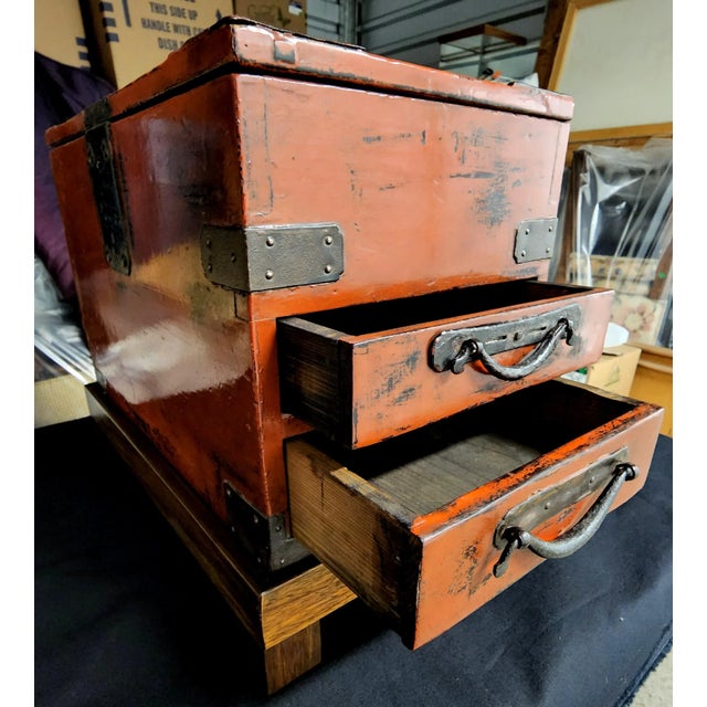 Late 19th Century Antique Late 19th Century Japanese Polished Negoro Fine Lacquer Rectangular Box For Sale - Image 5 of 11