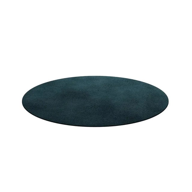 Tapis Round Pacific Green #015 is a modern rug with a regular shape. Our essential rugs are available in different shapes...
