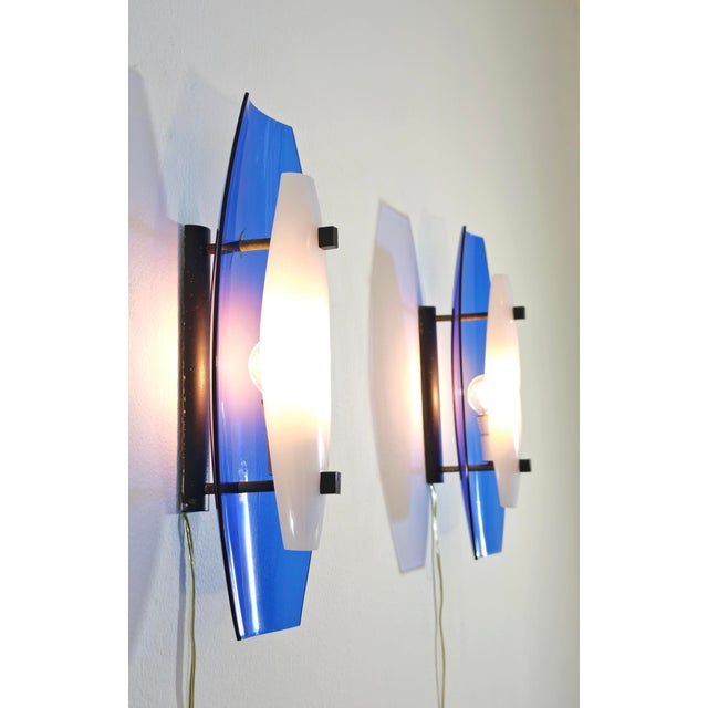 Mid-Century Modern Blue and White Acrylic Glass Wall Lamps, Italy, 1970s, Set of 2 For Sale - Image 18 of 18
