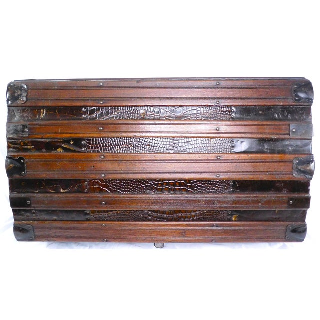 1920s Antique Alligator Skin Design Metal, & Oak Slats Camelback Domed, Wheeled Steamer Trunk For Sale - Image 5 of 11