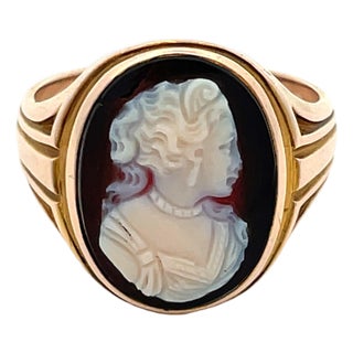Vintage Solid Yellow Gold Cameo Ring, Size 10 For Sale