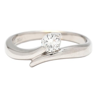 Diamond .20ctw Bypass Ring, 18k White Gold, Ring Size 5.5 For Sale