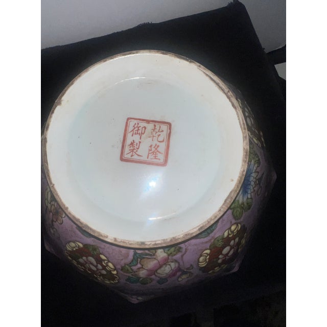 Chinese Chinese Porcelain Bowl With a "Made in the Qianlong Reign" Mark. For Sale - Image 3 of 4