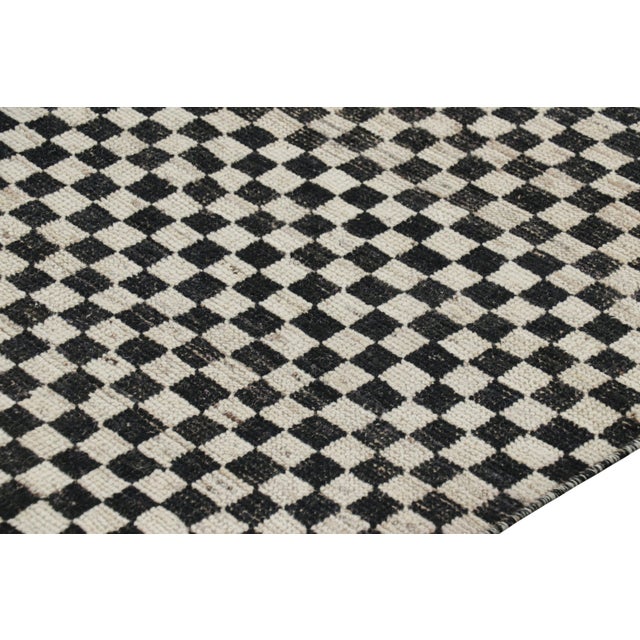 Rug & Kilim’s Contemporary Rug in Black and White Checkerboard Geometric Pattern For Sale In New York - Image 6 of 8