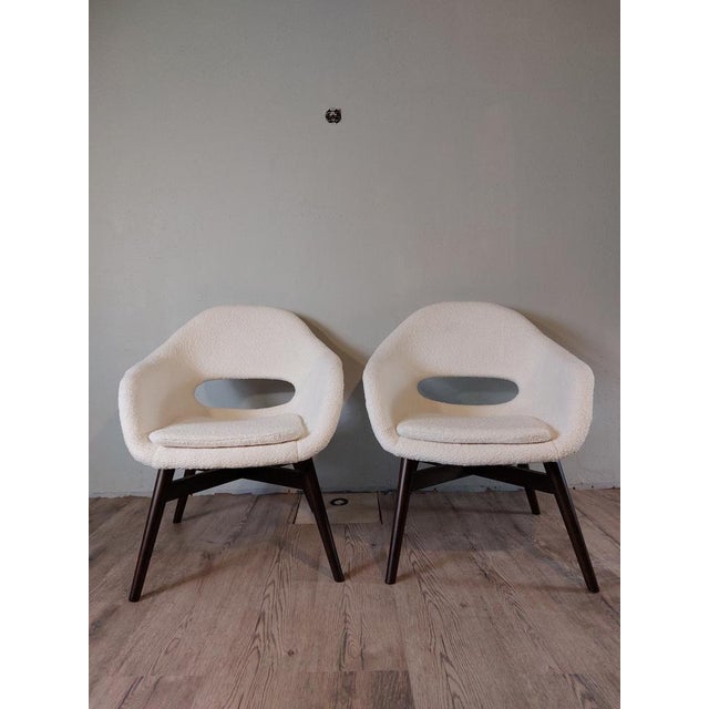 Vintage Shell Armchairs in White Curly Fabric by Miroslav Navratil for Cesky Nabytek, Czech, 1960s, Set of 2, in Restored...