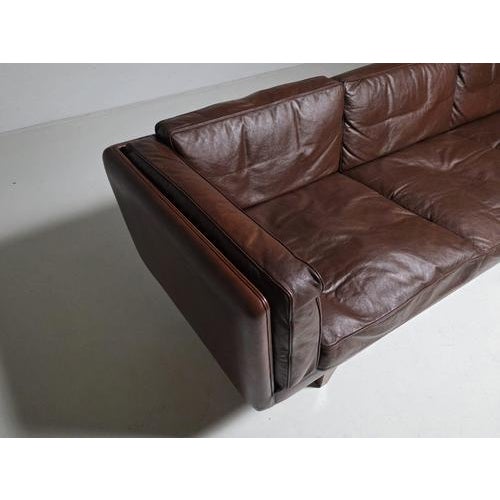 V11 Sofa in Brown Leather by Illum Wikkelsø, Denmark, 1960s For Sale - Image 6 of 10
