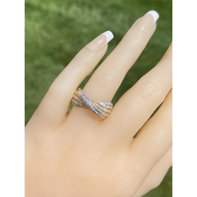 The South Eton: Two Tone Twist Band set with Natural Diamonds For Sale - Image 11 of 11