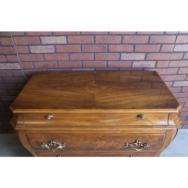 French Provincial Late 20th Century Pair of French Provincial Nightstands ~ Bedside Chests ~ Chest of Drawers ~ by Karges For Sale - Image 3 of 6