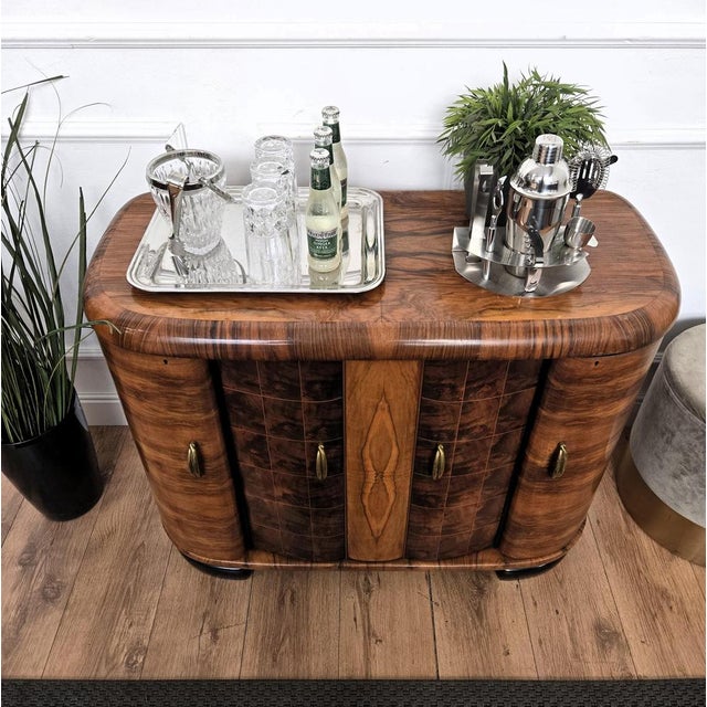 1940s Italian Art Deco Walnut Burl and Mirror Mosaic Dry Bar Cabinet, 1940s For Sale - Image 5 of 11