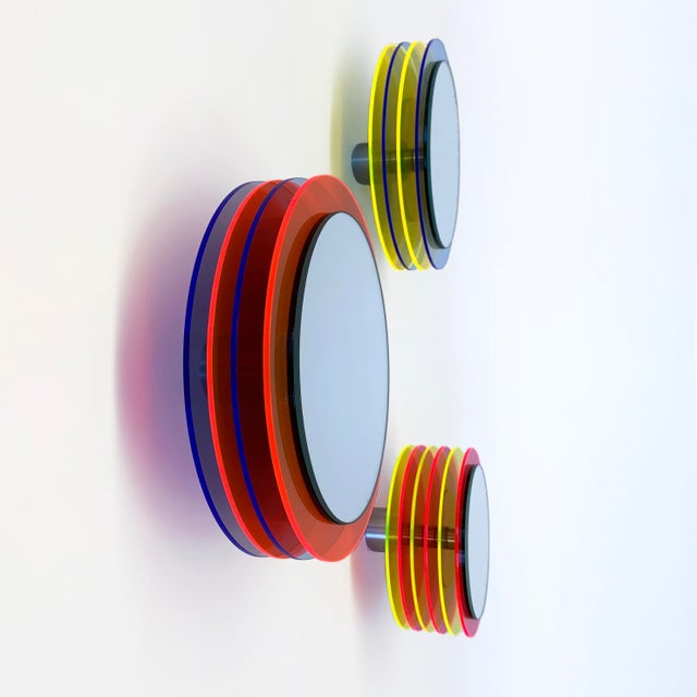 The mirror object float in front of the wall and creates a fascinating sculpture full of positive energy through color,...