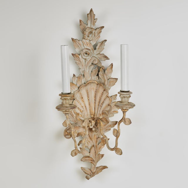 Neoclassical Pair of Italian Carved Wood Wall Sconces With Seashells For Sale - Image 3 of 15
