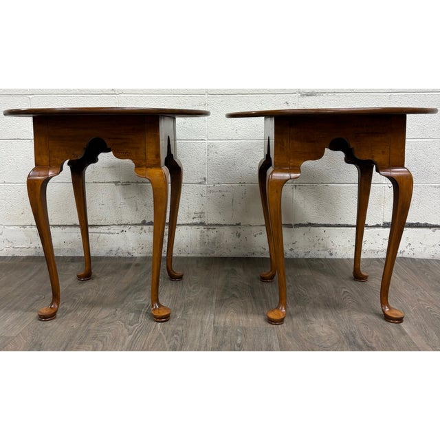 Vintage Traditional Queen Anne Style Round Side Tables Lamp Tables - Pair For Sale - Image 10 of 10