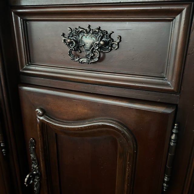 Bernhardt Vintage Bernhardt French Provincial Marble Top Sideboard Credenza Buffet For Sale - Image 4 of 6