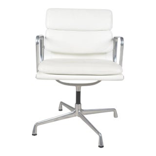 Mid 20th Century Authentic Charles & Ray Eames for Vitra Ea 208 White Leather Soft Pad Swivel Chair For Sale