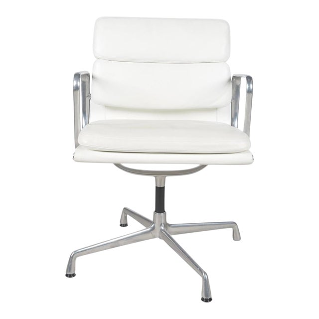 Mid 20th Century Authentic Charles & Ray Eames for Vitra Ea 208 White Leather Soft Pad Swivel Chair For Sale