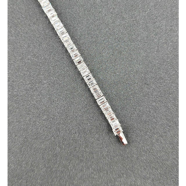 Early 21st Century 11.30 Ct Emerald Cut Diamond Tennis Bracelet For Sale - Image 5 of 8