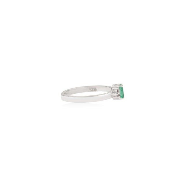 Modern Petite Emerald Ring With Diamond Accents in 925 Sterling Silver - Size 7.5 For Sale - Image 3 of 10