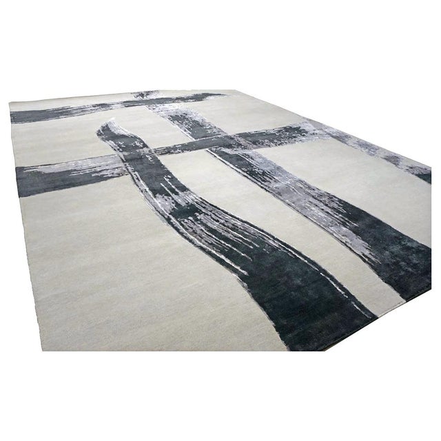 Indo-Napalese Modern Faye Wool & Silk 9x12 Light Grey & Black Handmade Area Rug #1144023 For Sale - Image 4 of 8