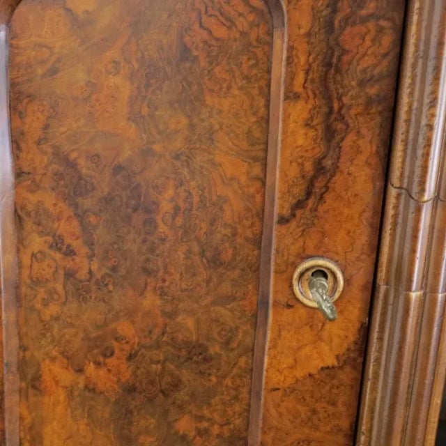 Antique Ladies Desk with Curved Legs, in Very Good conditions. Designed before 1890