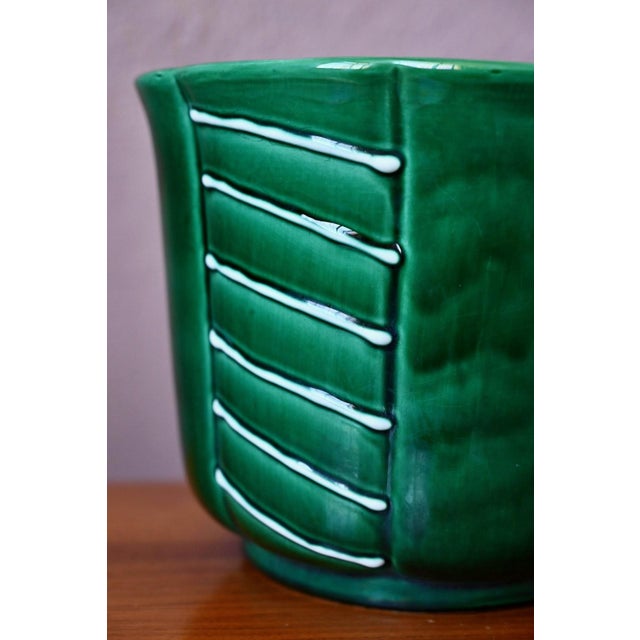 1960s Art Deco Emerald Green Octagonal Ceramic Planter from Longchamp, 1960s For Sale - Image 5 of 8