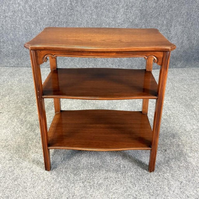 Mid 20th Century Vintage Grand Rapids 3-Tier Side Table For Sale - Image 5 of 14