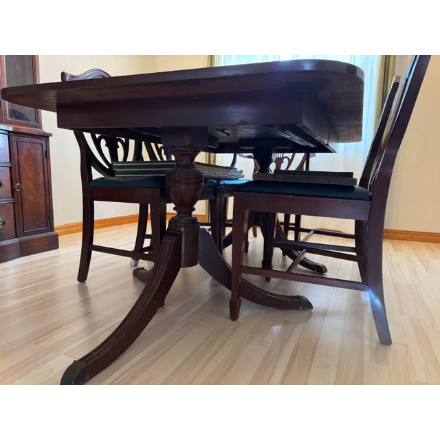 1940s Duncan Phyfe Georgian Style Mahogany Dining Table and Shield Back Chairs - Set of 7 For Sale - Image 9 of 10