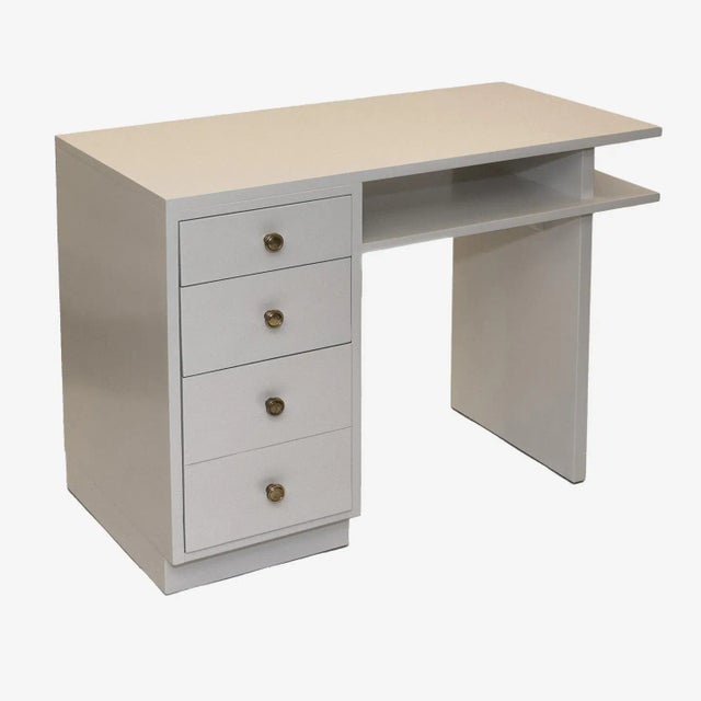 Offering a beautifully restored Art Deco Desk by Widdicomb, USA, one of America's great names in mid-century furniture...
