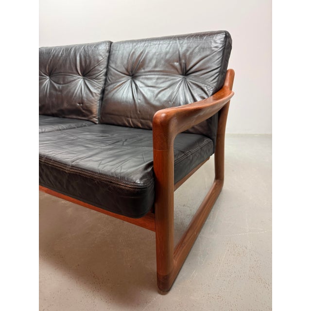 Mid-Century Modern Sofa in Teak with Black Leather Cushions by Sven Ellekaer for Komfort, Denmark, 1970s For Sale - Image 9 of 10