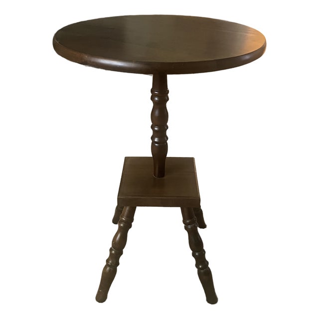Vintage Mid-Century Colonial Revival Turned Wood Pedestal Accent Table For Sale