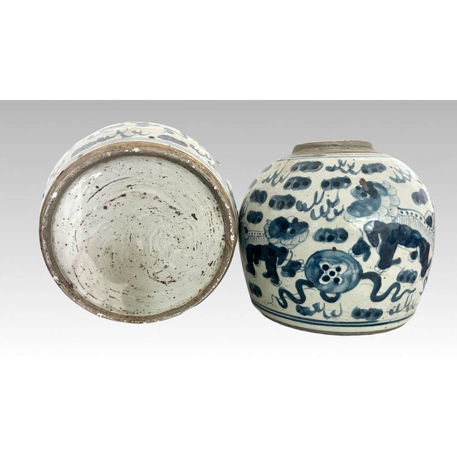 19th Century Qing Chinese Blue and White Antique Storage/Ginger Jars With Foo Lions - A Pair For Sale - Image 9 of 14