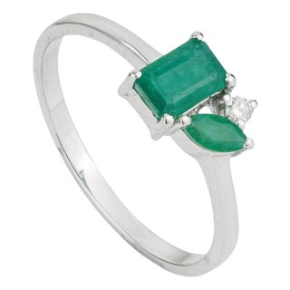 Contemporary Emerald & Diamond Ring for Women, Size 8.5 For Sale