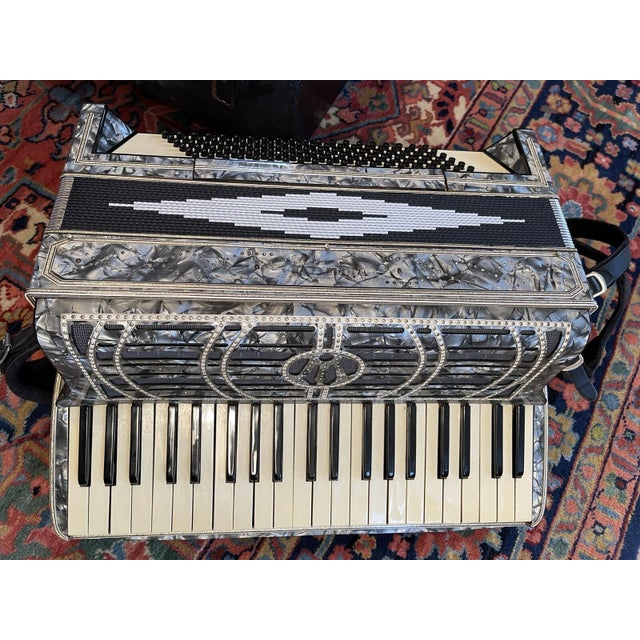 Wurlitzer Vintage WURLITZER ACCORDION 120 Base 24 Key With Case Excellent Condition For Sale - Image 4 of 11