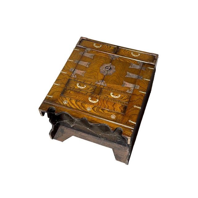 Korean Morijang Chest With Original Brass Hardware and Fish Brass Lock With Key For Sale - Image 13 of 14