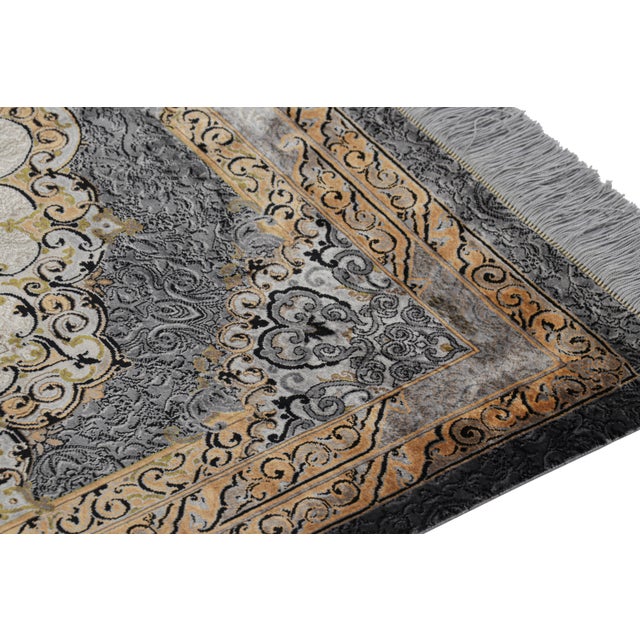 Rug & Kilim’s Modern Rug in Silver, Gold, and White With Medallion “Nika” For Sale In New York - Image 6 of 8