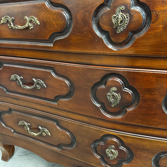 Wood Louis XV Style Chest of Drawers in Walnut and Bronze Mounts, France, 1950 For Sale - Image 7 of 11