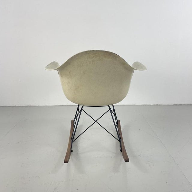 RAR Rocking Chair in Parchment Fibreglass by Charles and Ray Eames for Herman Miller, 1950s For Sale - Image 6 of 11