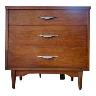 Mid Century 3 Drawer Chest / Dresser For Sale