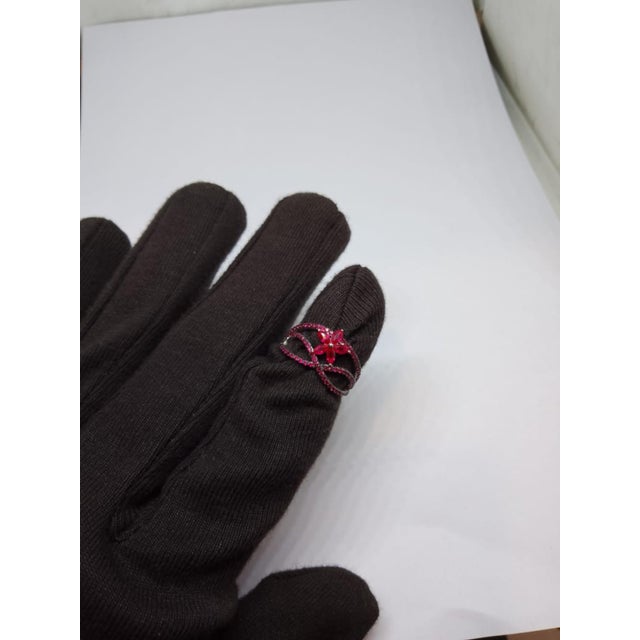 2020s Natural 18k Gold Ruby Halo Ring With 0.93ct Ruby For Sale - Image 5 of 8