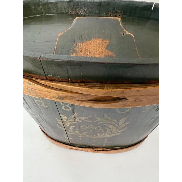 Very rare and early wooden satchel from the beginning of the 19th century. An exceptionally decorative object of this...