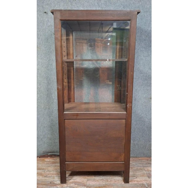 Wood Mid-20th Century Louis XV French Display Cabinet in Walnut For Sale - Image 7 of 9