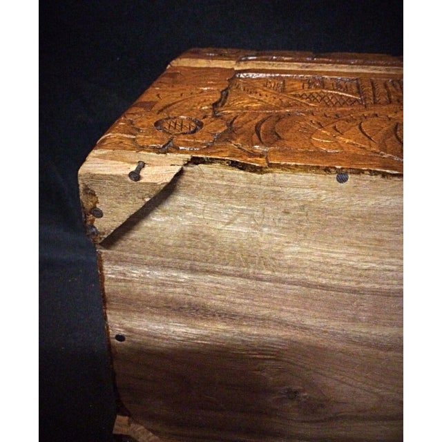 French Mid 20th Century Hand-Carved Bas-Relief Storage or Jewelry Box For Sale - Image 3 of 11