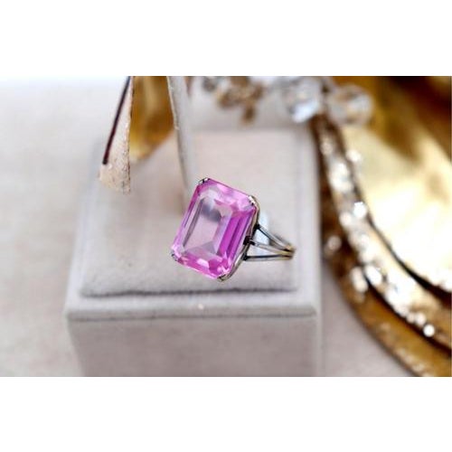 White gold ring with double band and cut synthetic ruby. Metal: Gold. Origin: Portuguese. Brand: Formiga. Weight: 7.51...