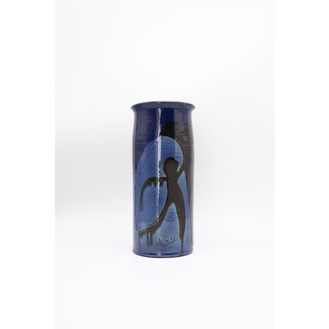 1970s Mid-Century Modernist Cobalt Blue Ceramic Vase by Thomas Buxó, 1970s For Sale - Image 5 of 5